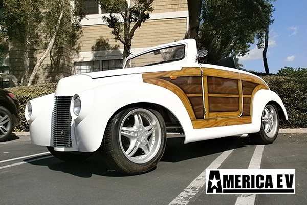 White Woody 39 Roadster 4 Passenger Golf Cart affordable golf cart rental, golf cart rent virginia beach